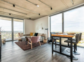 Chic Flat Next To Elizabeth Line - Stunning Views Pass the Keys